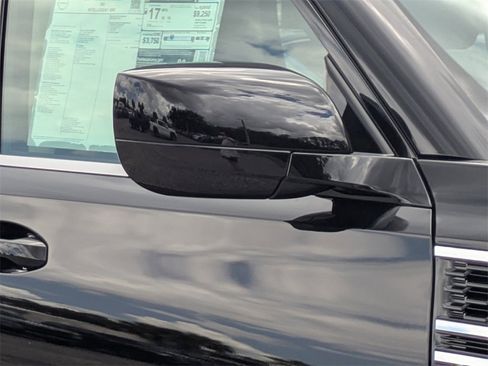 New 2025 Nissan Armada SV image 10