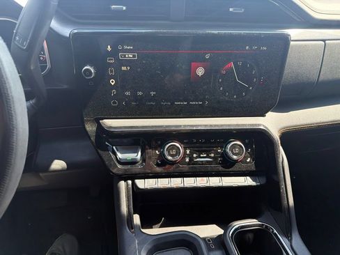 Used 2024 GMC Sierra 2500 AT4 w/ AT4 Premium Plus Package AWD/4WD image 10