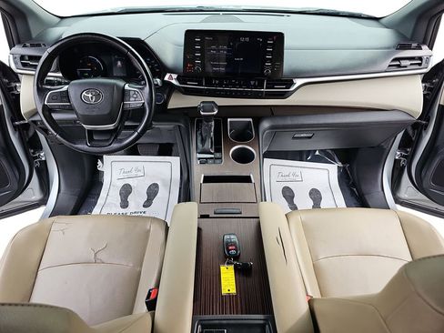 Used 2021 Toyota Sienna XLE image 12