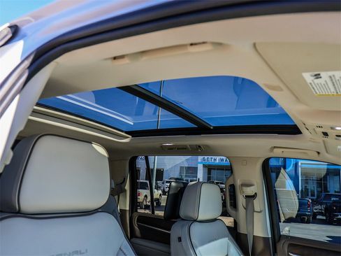 Used 2022 GMC Yukon XL Denali w/ Denali Ultimate Package image 19