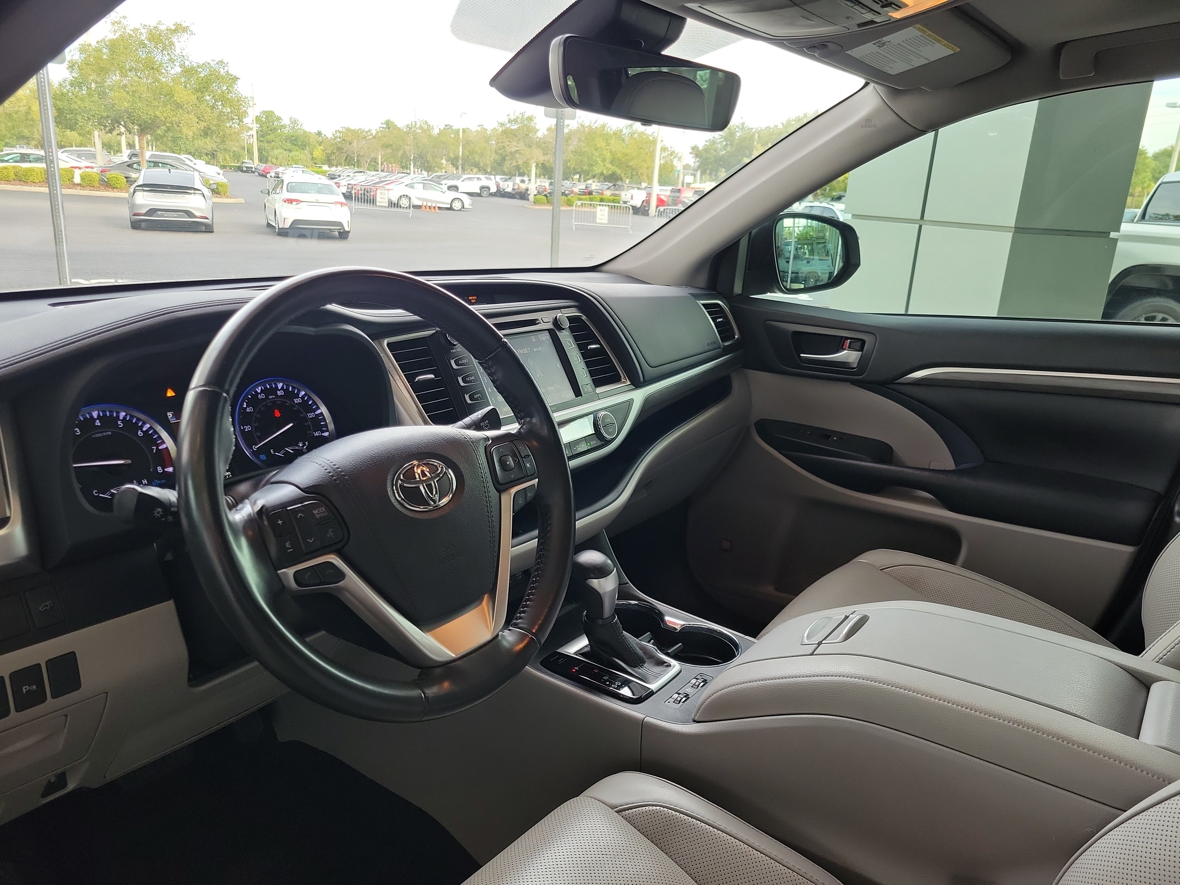Used 2019 Toyota Highlander Limited FWD image 12