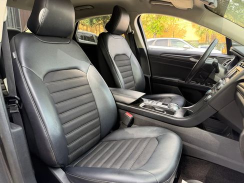 Used 2018 Ford Fusion SE w/ Equipment Group 601A FWD image 18