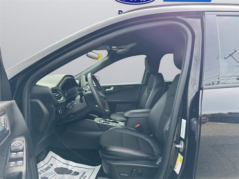 Used 2025 Ford Escape ST-Line w/ Cold Weather Package image 9