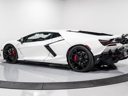 Used 2025 Lamborghini Revuelto image 5