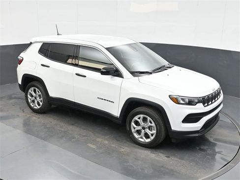 Used 2025 Jeep Compass Sport image 30
