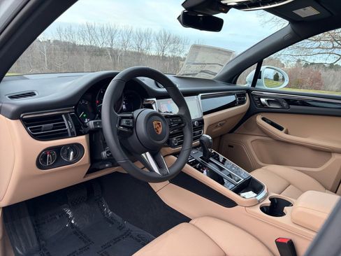 New 2026 Porsche Macan image 4