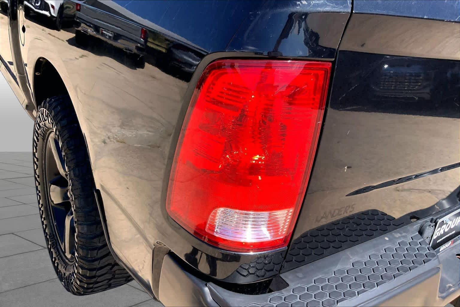 Used 2015 RAM 1500 Express RWD image 26