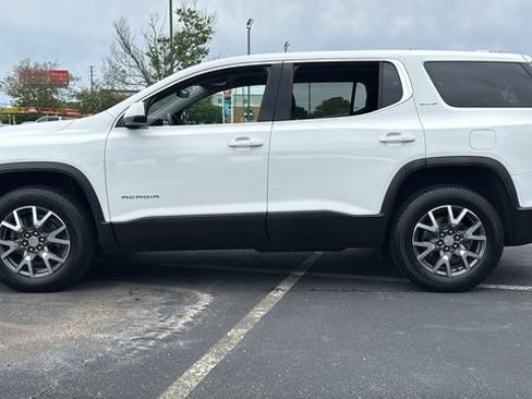 Used 2023 GMC Acadia SLE image 4