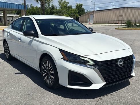 Used 2025 Nissan Altima 2.5 SV FWD image 8
