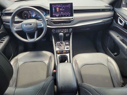 Used 2025 Jeep Compass Trailhawk AWD/4WD image 17