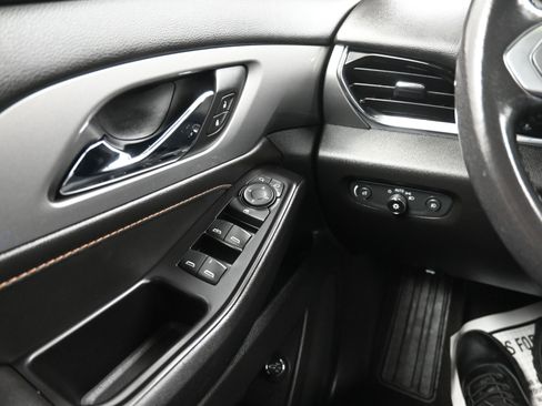 Used 2020 Chevrolet Traverse LT w/ LPO, Black Accent Package image 32