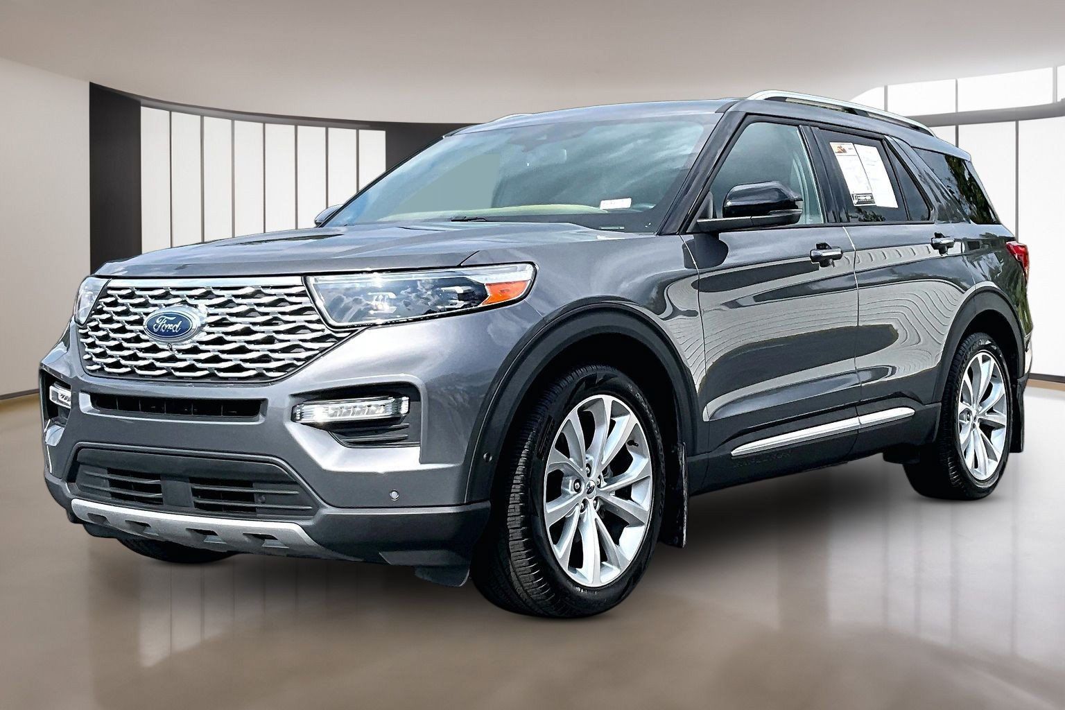 Used 2022 Ford Explorer Platinum w/ Equipment Group 601A RWD image 3
