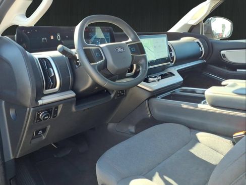 Used 2025 Ford Expedition Active AWD/4WD image 23
