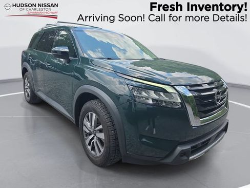Used 2023 Nissan Pathfinder SL AWD/4WD image 1