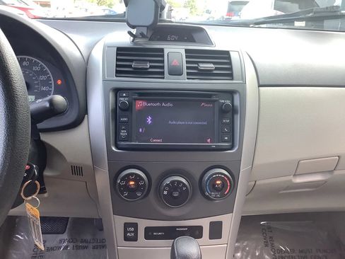 Used 2013 Toyota Corolla LE FWD image 28