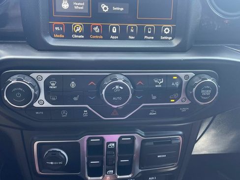 Used 2022 Jeep Wrangler Unlimited Sport AWD/4WD image 39