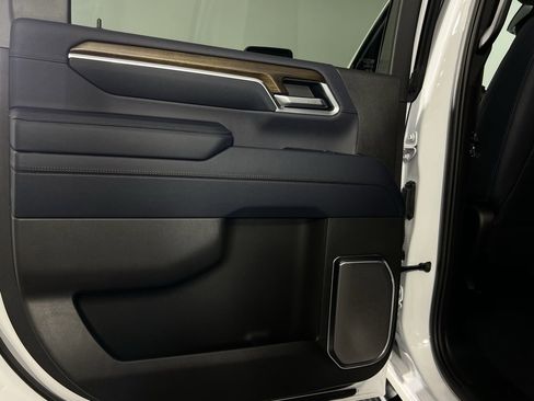 Used 2025 Chevrolet Silverado 2500 High Country w/ High Country Premium Package image 31