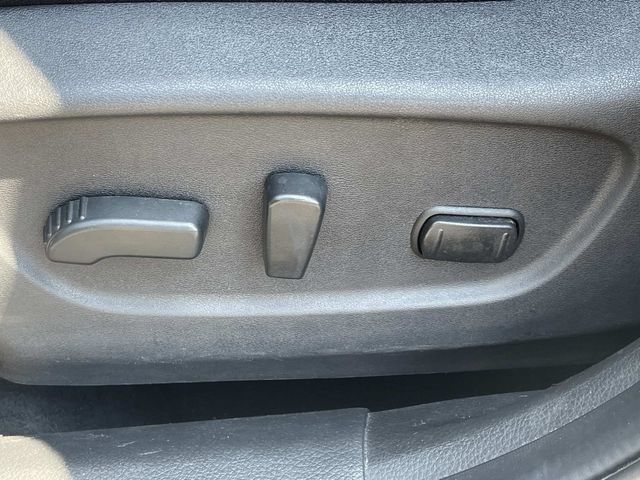 Used 2020 Nissan Rogue SV FWD image 25