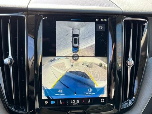 Used 2025 Volvo XC60 B5 Plus image 22