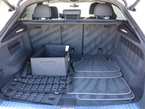 Used 2020 Audi Q8 Premium image 24