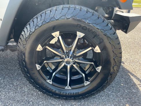 Used 2015 Jeep Wrangler Unlimited Sport w/ Connectivity Group image 9