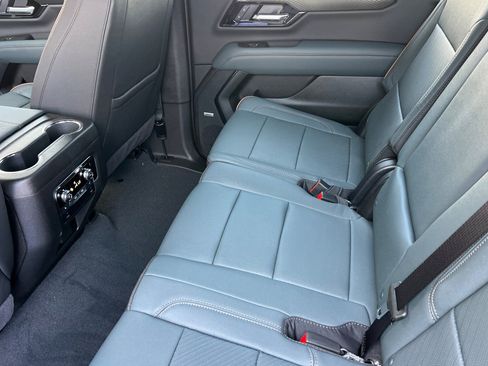 New 2026 GMC Yukon XL AT4 AWD/4WD image 10