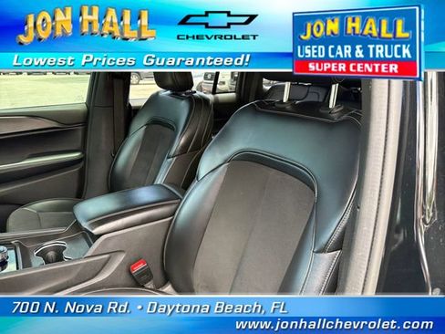 Used 2024 Jeep Grand Cherokee Altitude RWD image 15