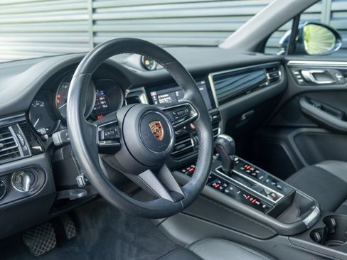 Certified 2023 Porsche Macan S AWD/4WD image 4