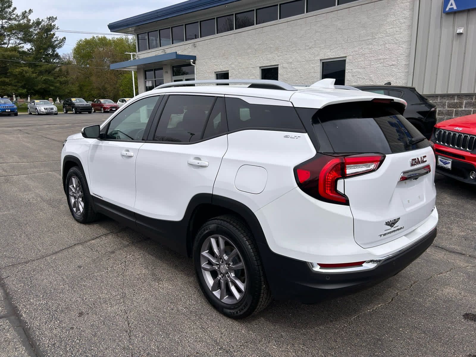 Used 2023 GMC Terrain SLT w/ Tech Package AWD/4WD image 6