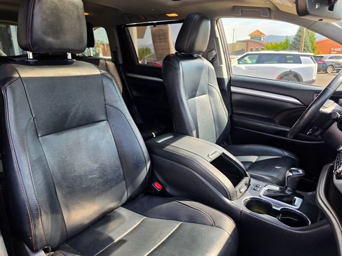 Used 2019 Toyota Highlander XLE AWD/4WD image 18