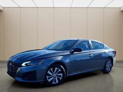 Used 2024 Nissan Altima 2.5 S image 2