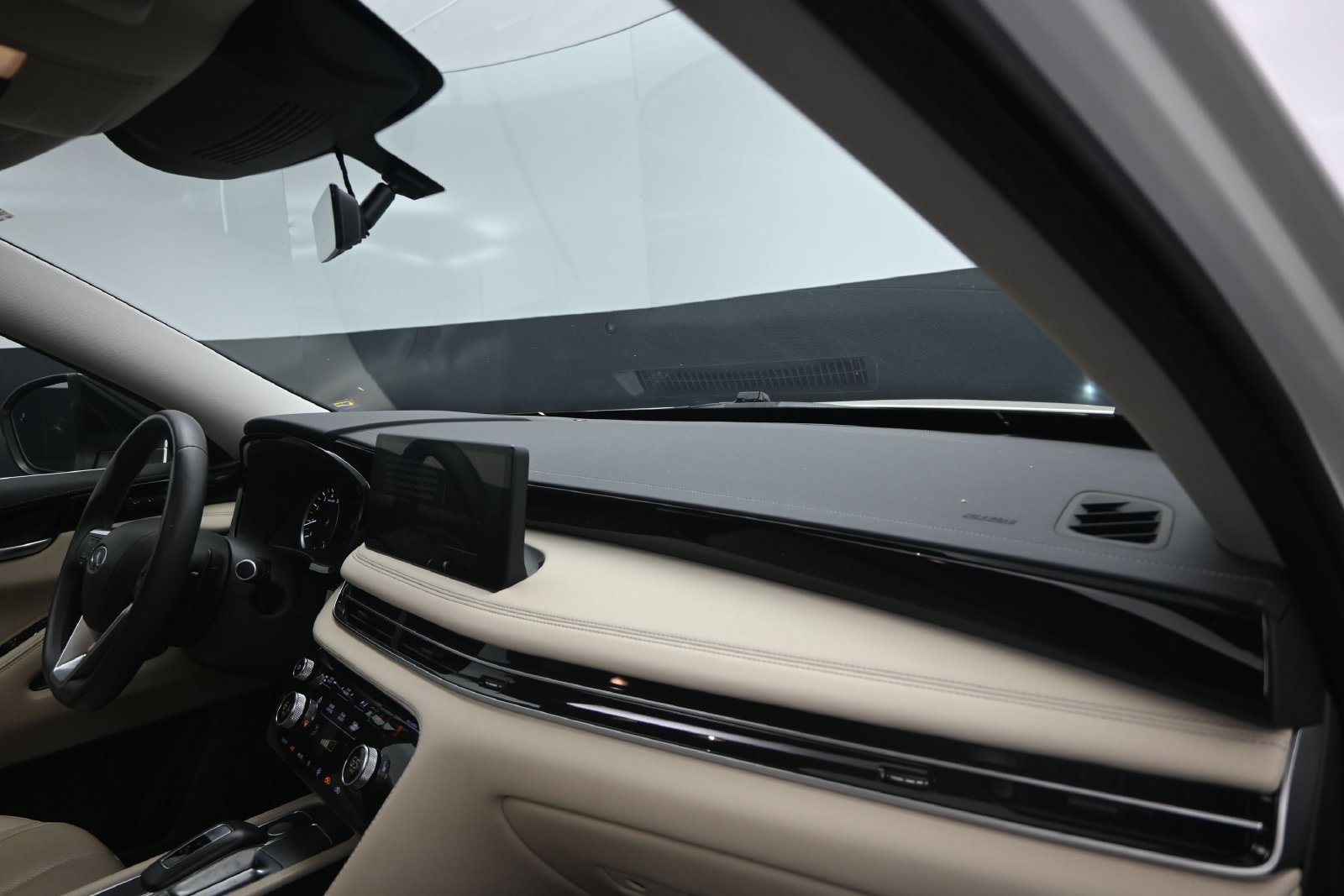 Used 2024 INFINITI QX60 Pure w/ Cargo Package FWD image 25