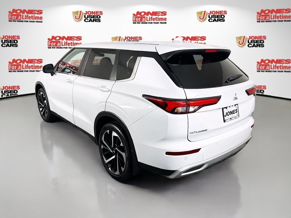 Used 2024 Mitsubishi Outlander SE Black Edition AWD/4WD image 2
