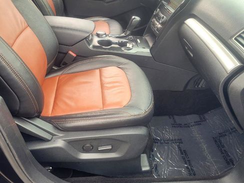 Used 2019 Ford Explorer XLT w/ Equipment Group 202A AWD/4WD image 26
