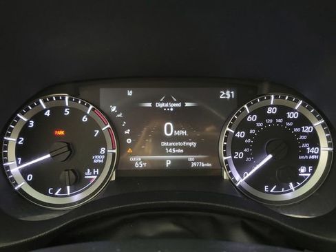 Used 2023 Toyota Highlander XLE image 22