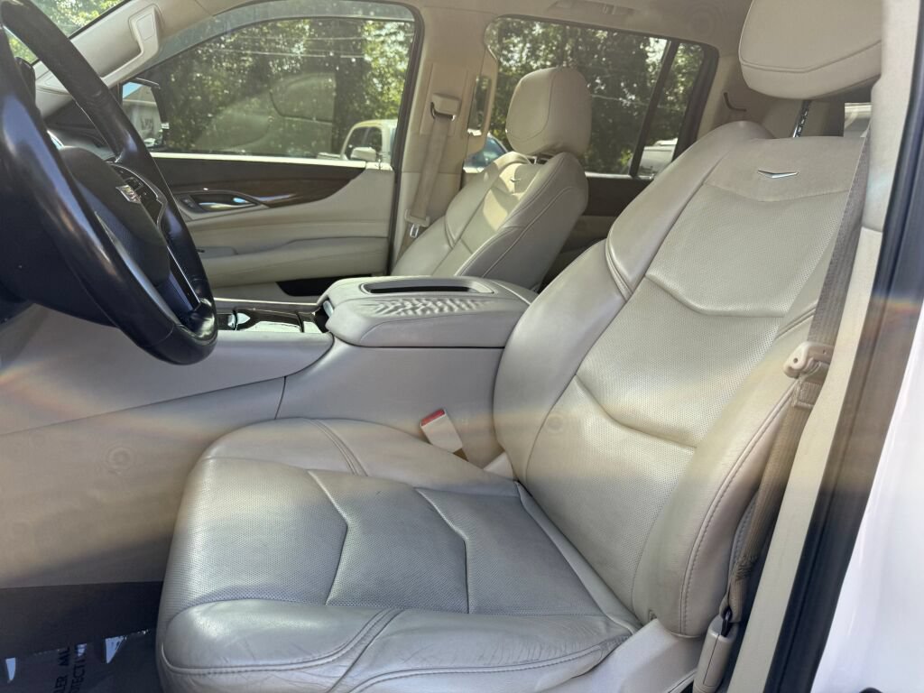 Used 2018 Cadillac Escalade ESV Premium Luxury w/ LPO, Radiant Package AWD/4WD image 10