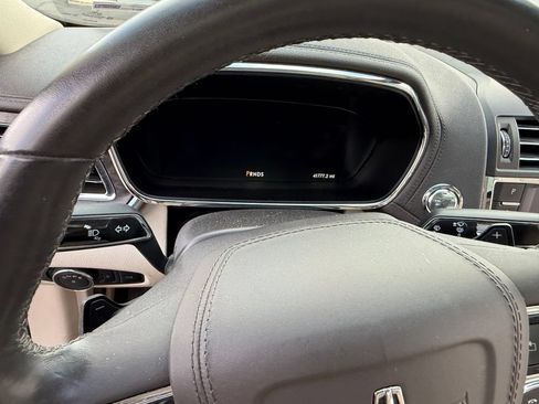 Used 2017 Lincoln Continental Select w/ Climate Package AWD/4WD image 13