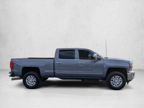 Used 2015 Chevrolet Silverado 3500 LTZ image 4