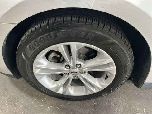 Used 2016 Ford Taurus SEL w/ Equipment Group 201A FWD image 23