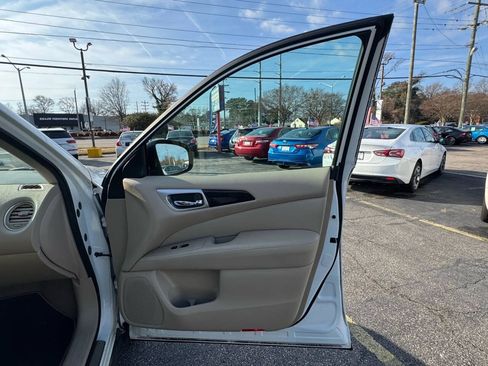 Used 2014 Nissan Pathfinder Platinum AWD/4WD image 13