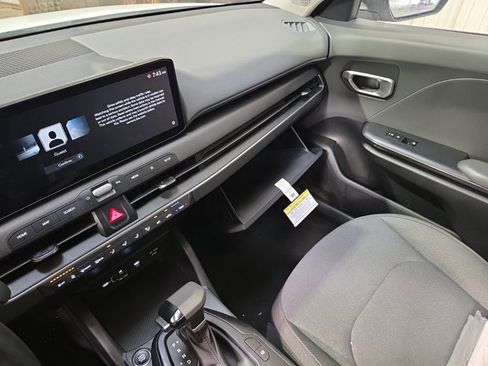 Used 2025 Kia K4 LXS image 3