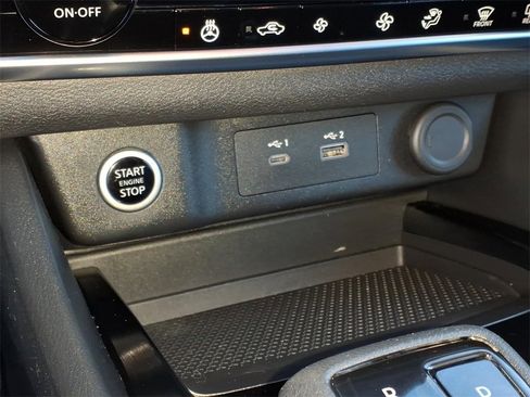 Certified 2022 Nissan Rogue SV w/ SV Premium Package image 19