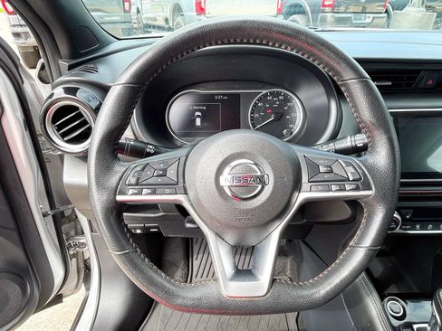 Used 2020 Nissan Kicks SR w/ SR Premium Package FWD image 11