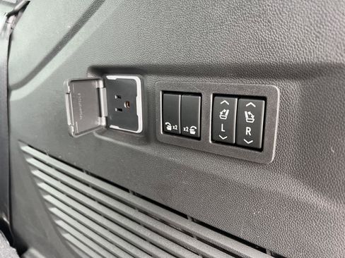 Used 2023 GMC Yukon Denali Ultimate AWD/4WD image 66