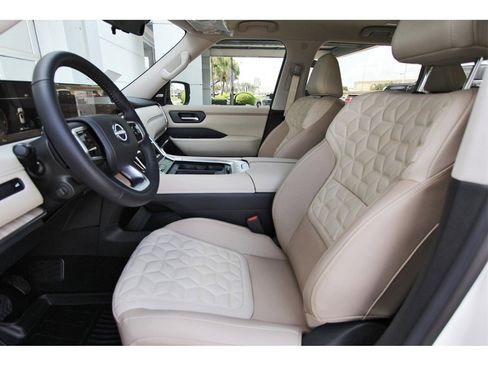 New 2025 Nissan Armada Platinum image 6