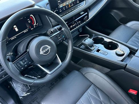 Used 2022 Nissan Rogue Platinum w/ Head-Up Display Package image 10