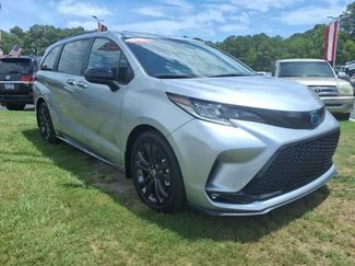 Used 2025 Toyota Sienna XSE w/ XSE Plus Package FWD video 1