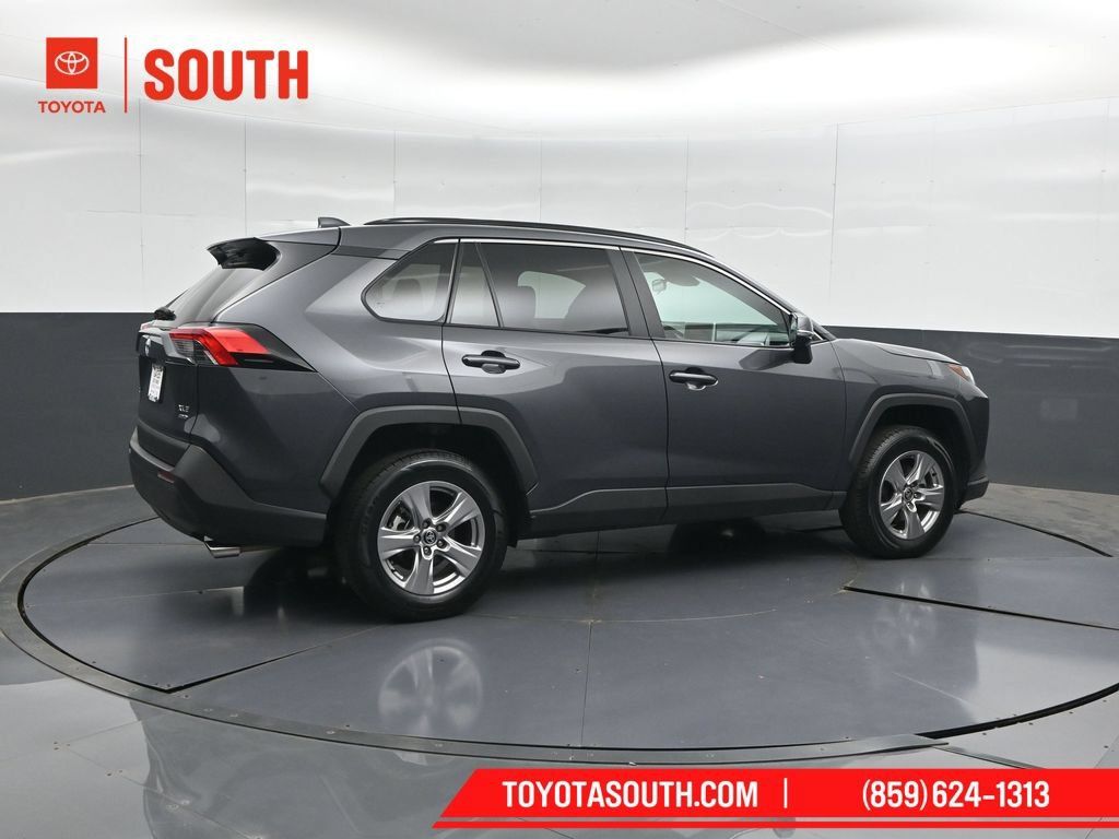 Used 2025 Toyota RAV4 XLE AWD/4WD image 2