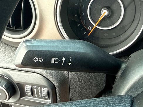 Used 2018 Jeep Wrangler Unlimited Sport image 8