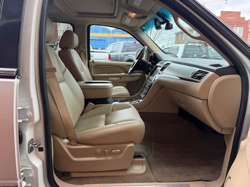 Used 2013 Cadillac Escalade EXT Luxury image 20
